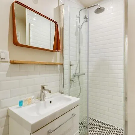 604 Lizzy - Superb In Appartement *